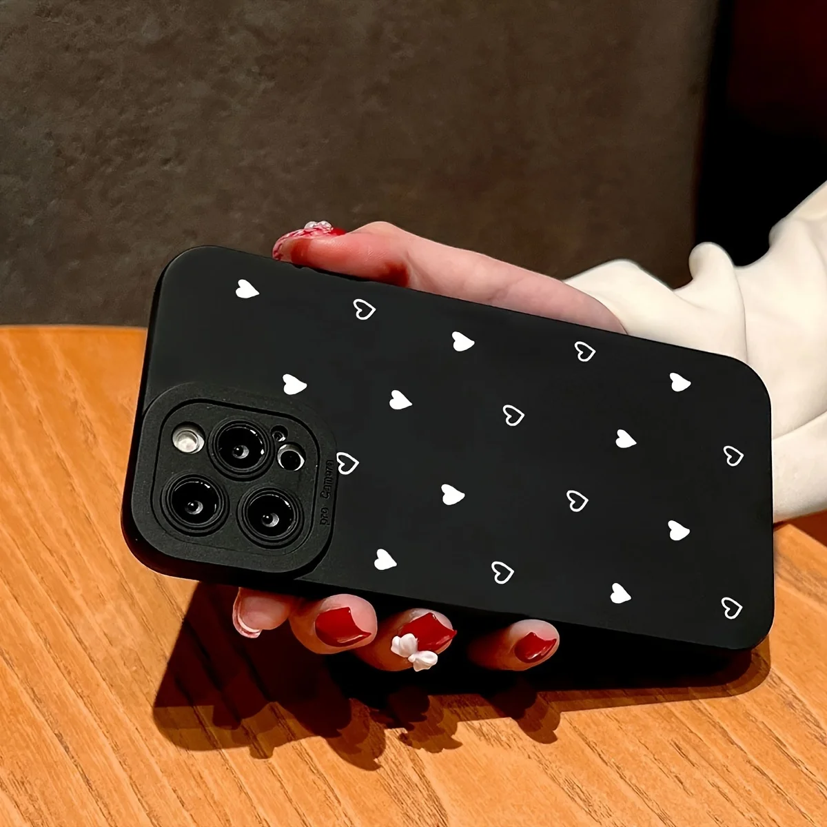 Simple White Heart Pattern Black Matte Angel Eyes Phone Case, Suitable for IPhone 18, 17, 17PRO, 16, 15, 14, 13, 12, 11, etc.