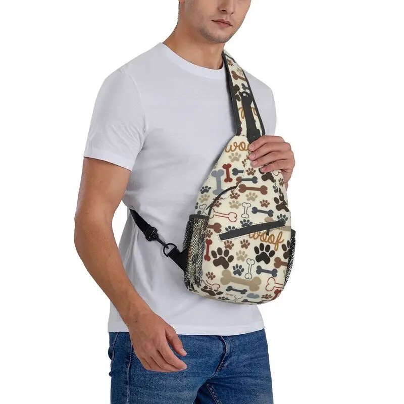 Cani Paws And Bones Paw Print Sling Chest Bag Animal Footprint spalla Crossbody zaino per uomo viaggi escursionismo Daypack