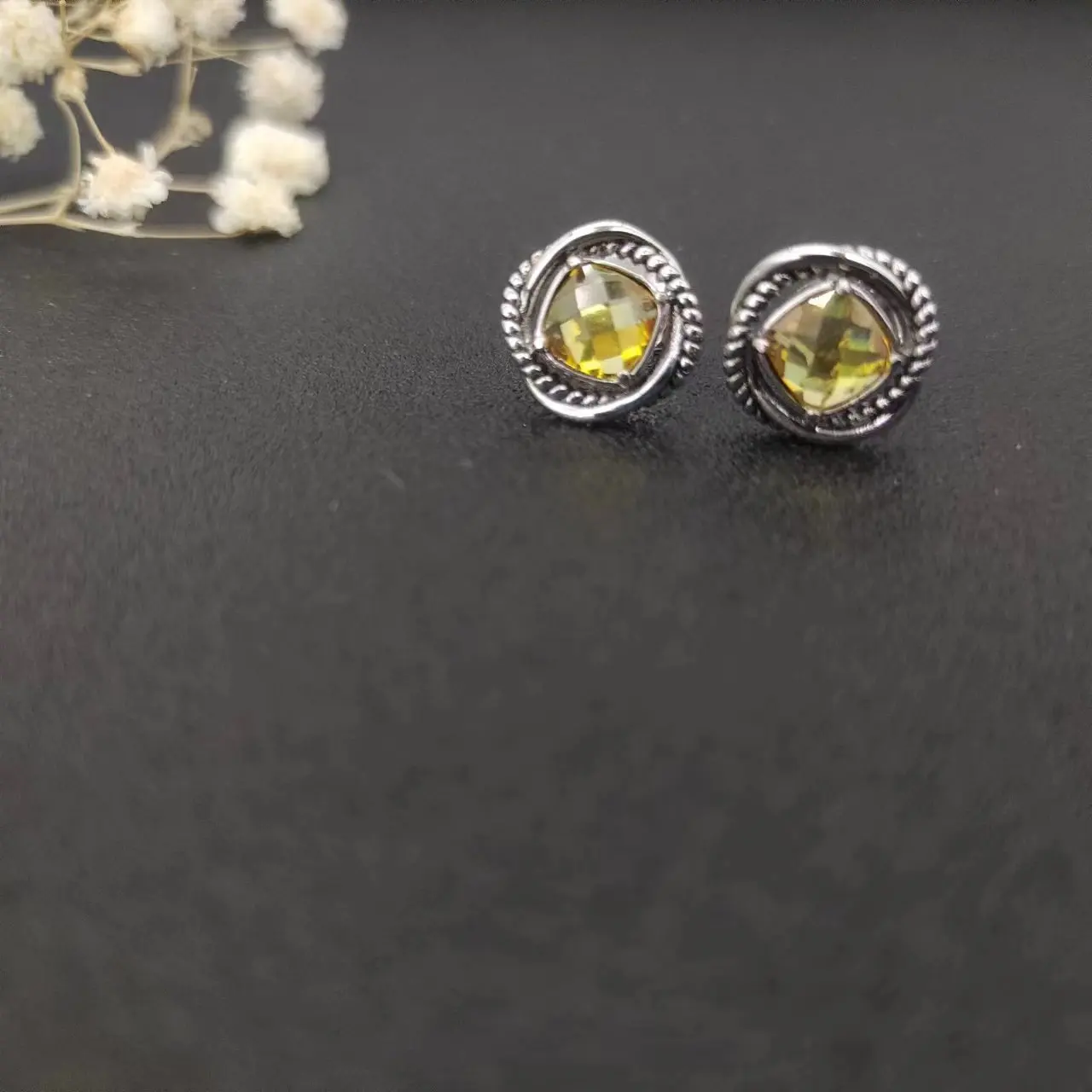 YK2025 new color square diamond stud earrings, fashionable and versatile, luxurious and high-end gift