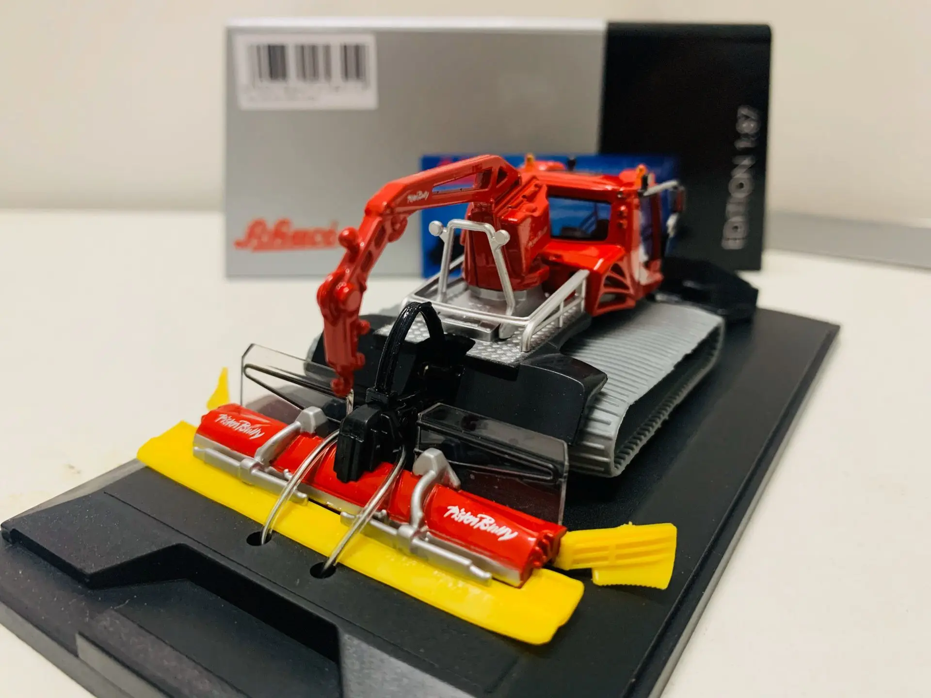 PistenBully 600 Snowplow Edition 1:87 Scale DieCast Model New in Original Box