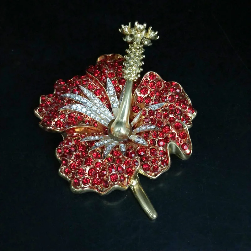 Medieval Fashion Retro Flower Personality Temperament Brooches Copper Plated Real Gold Rhinestone Pin Brooch For Women