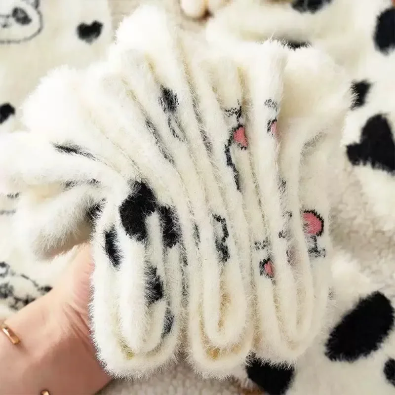 Calzini di velluto di visone di mucca inverno donna uomo cartone animato morbido confortevole peluche In tubo calzino addensare mucche calde calzino maculato accessorio carino