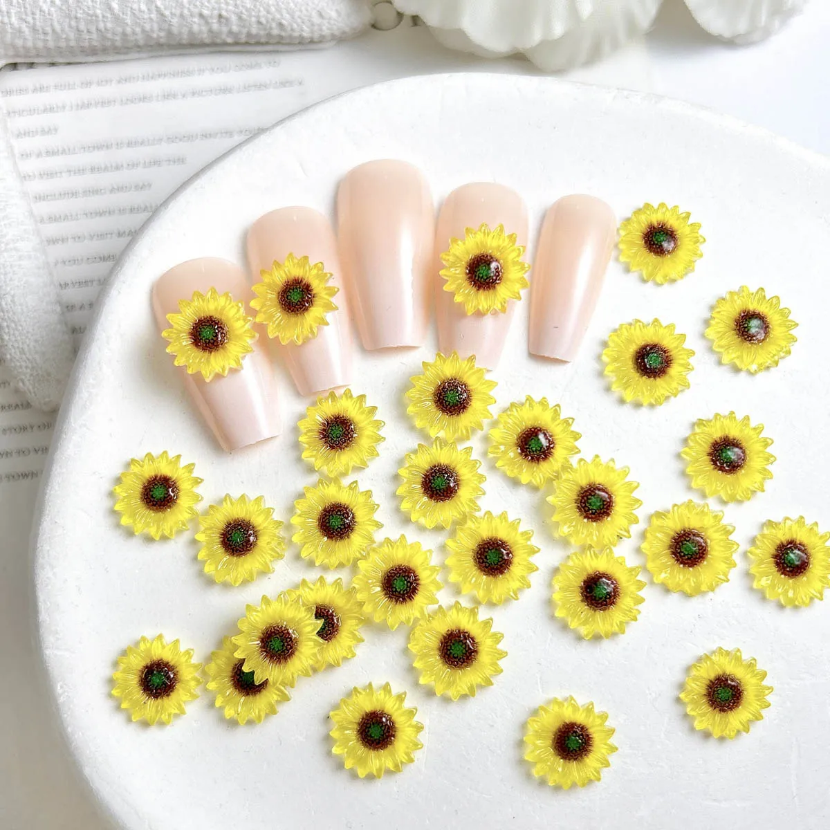 

3D Simulated Sunflower Resin Nail Charms Luminous Ice Transparent Flowers Nail Art Accessories DIY Phone Case Nails Materials