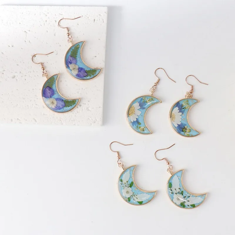 Cute Moon Earring Handmake Epoxy Resin Natural Flower Earrings Unique Moon Series Dried Flower Earrings Custom Jewelry Wholesale view 5