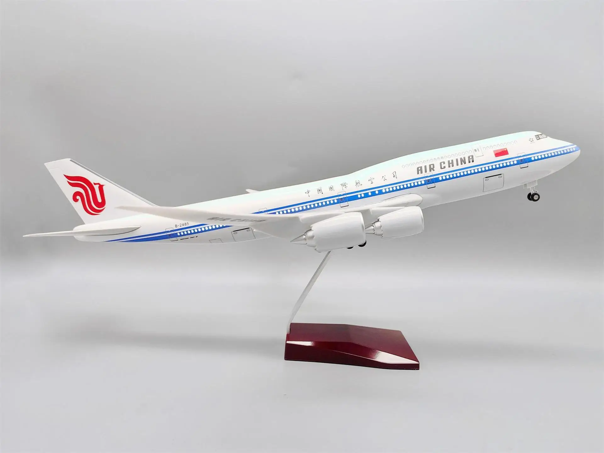 

1:150 Scale Diecast Resin Plane Model 47cm China B747 Airline Airplane Model With LED Light Wheel Business Display Gifts