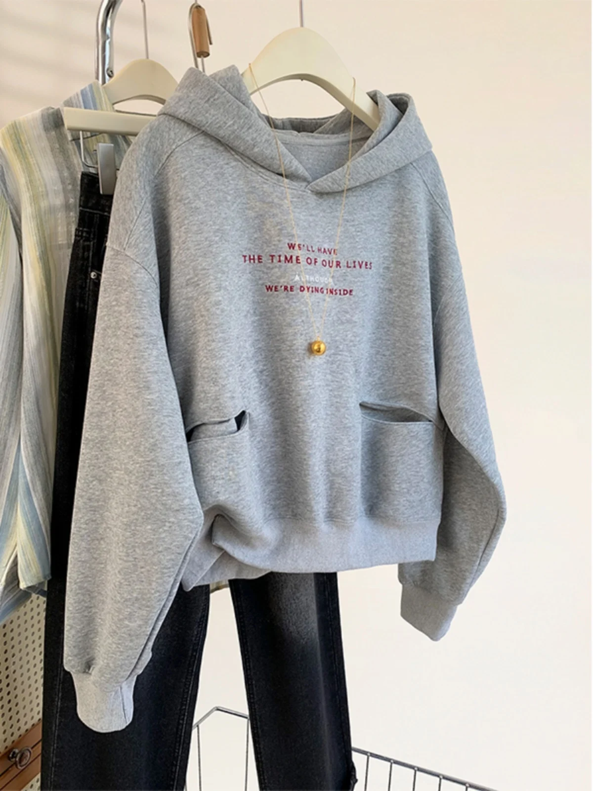 ay Kapuzenpullover Damen Herbst Winter Neues lockeres Schlankheitsoberteil Trendiger Hut irt Oberbekleidung Kleine Größe Faionable