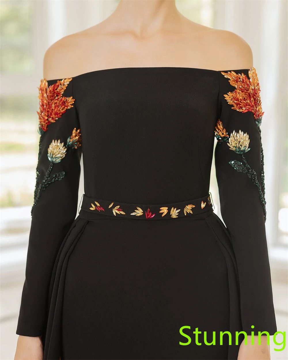 فستان سهرة جيرسي أسود رائع مخصص برقبة قارب قبالة الكتف وأكمام طويلة فساتين المشاهير مناسبة مخصصة