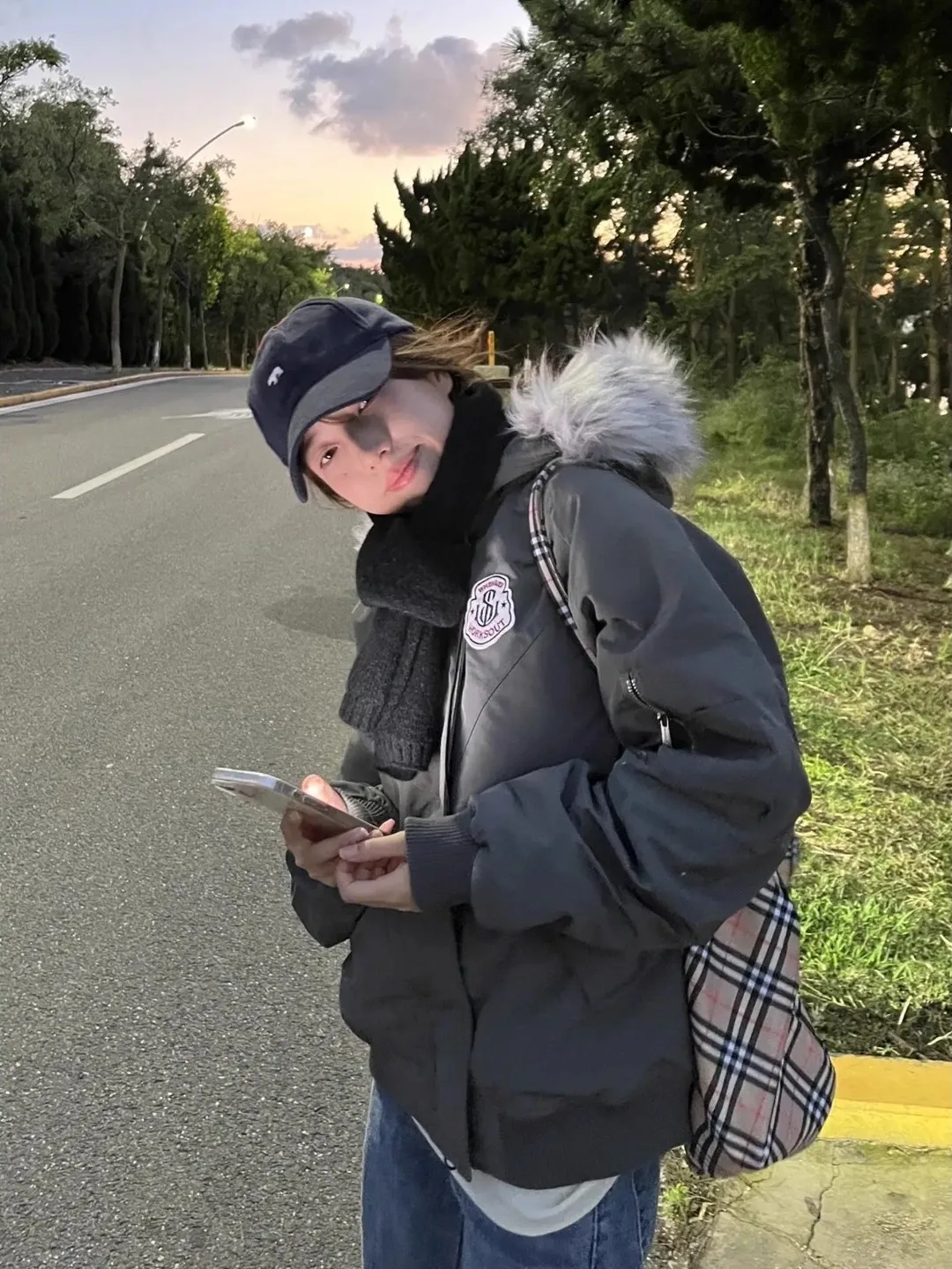 

Deep ey Hooded Parka Cotton Jaet Thiened Winter Coat for Men And Women Windproof Waterproof Warm Cotton Clothing