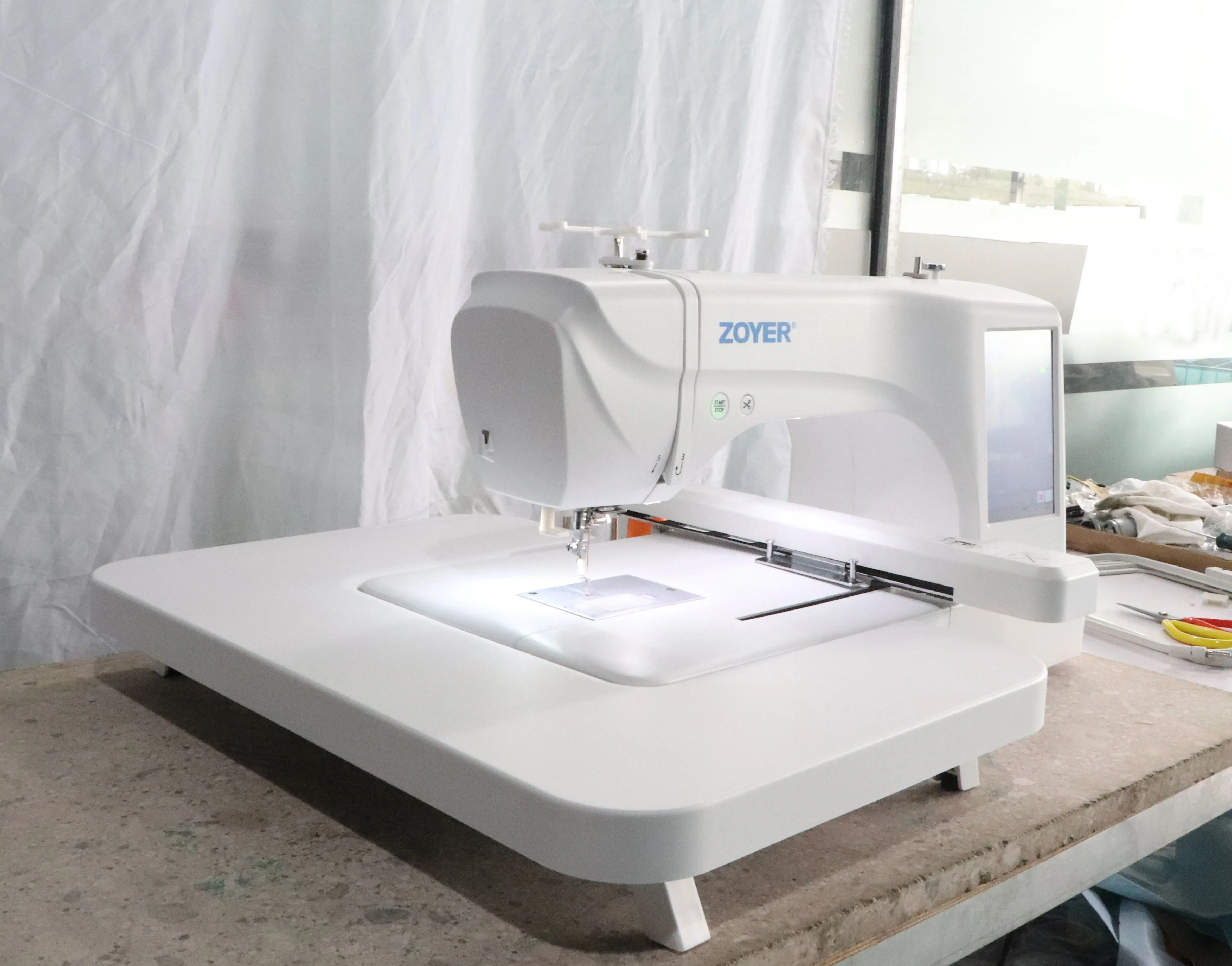 

Hot-selling zy1950 tb Zoyer domestic computer embroidery sewing machine