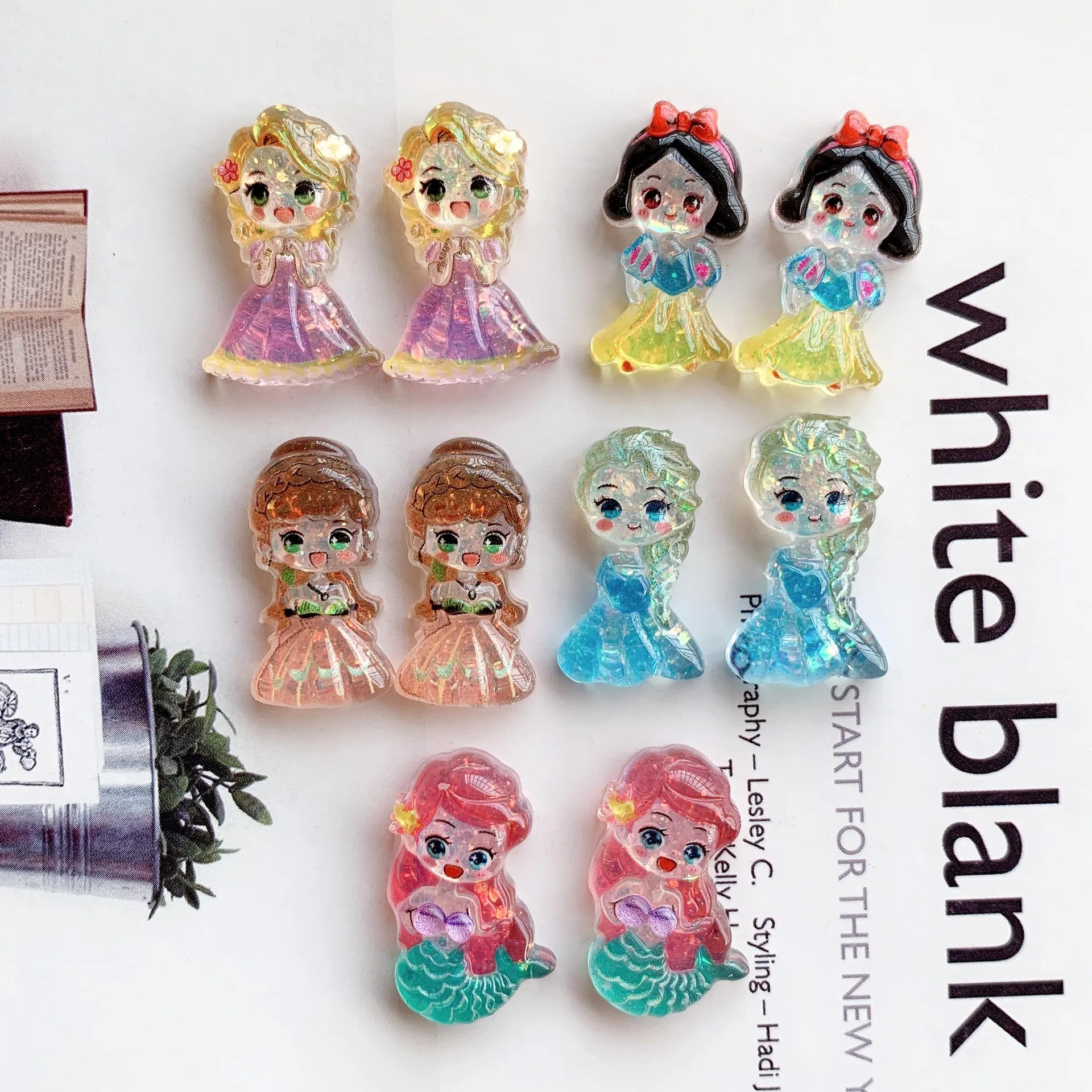 Kawaii Cartoon Glitter Disney Princess Flat Back Resin DIY Craft Scrapbooking Cabochons Nakrycia głowy Ozdoby Akcesoria