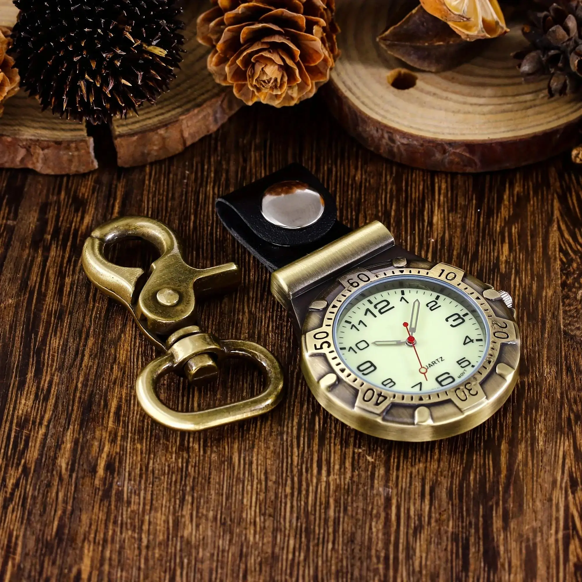 2025 ساعة تسلق الجبال الجديدة كوارتز للجنسين الشرير ساعة معلقة مضيئة اشراق ممرضة ساعة الرياضة في الهواء الطلق معلقة وات