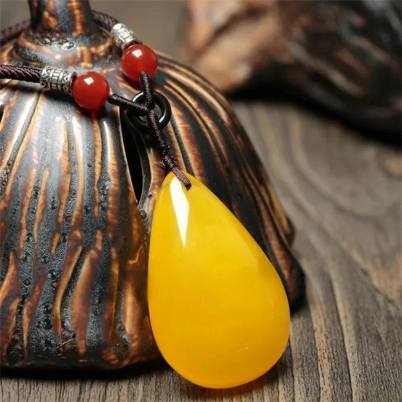 

Amber Honey Wax Chicken Oil Yellow Water Drop Pendant for Men and Women's Simple and Versatile Pendant