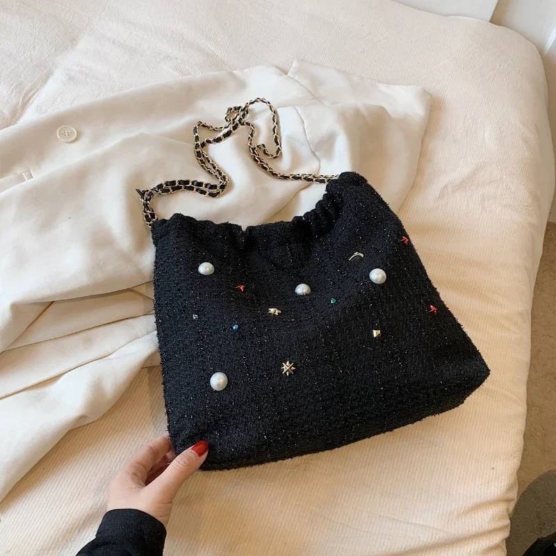 Bolsa de ombro feminina cravejada de diamante, sacola de grande capacidade, bolsa de personalidade de verão, corrente de alta moda, 2023