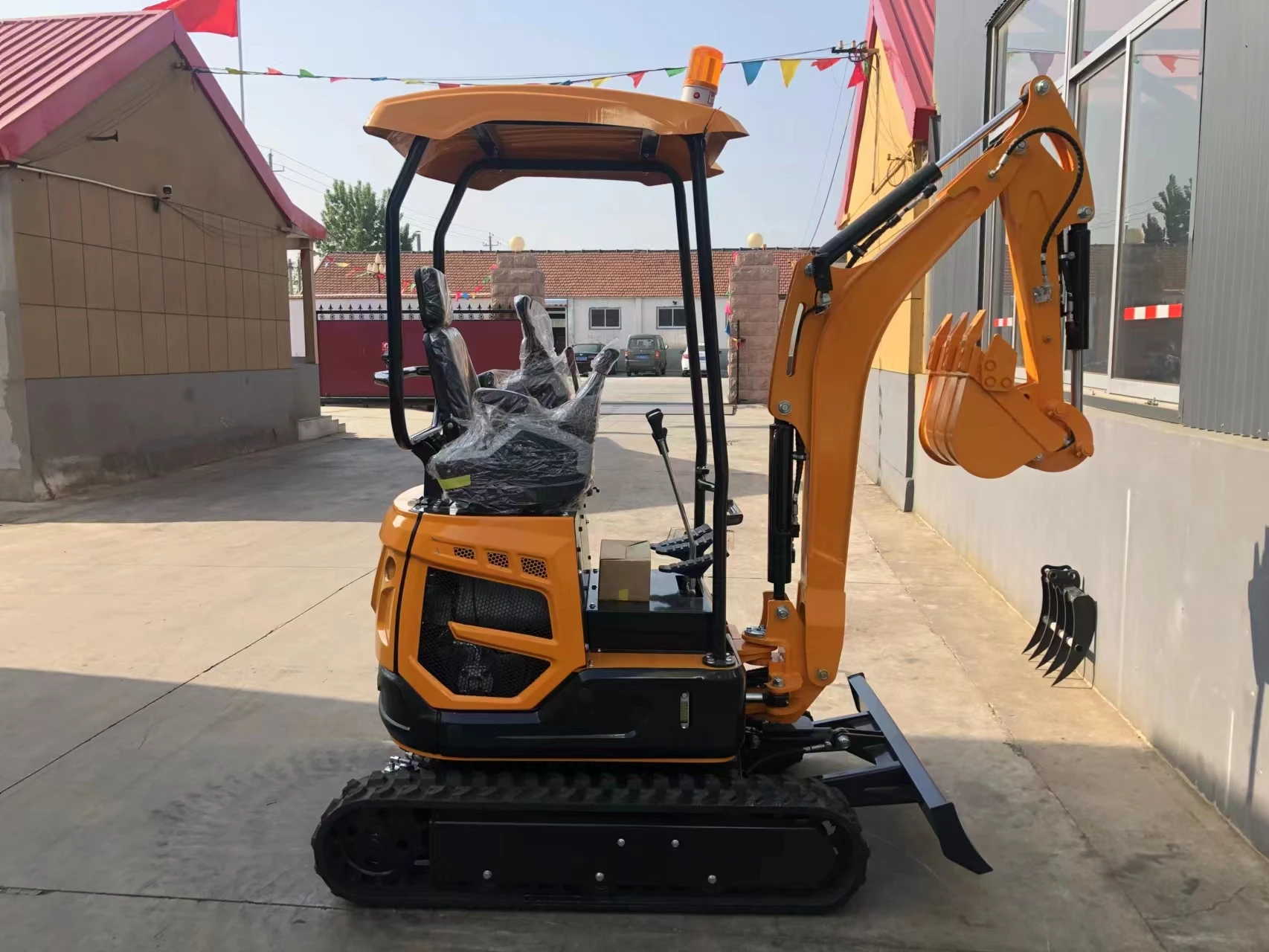 Free Shipping Multi-function Mini Excavator 1.8 Ton Kubota Engine Digger Small Crawler Farm Excavators 2 Ton Home Customized