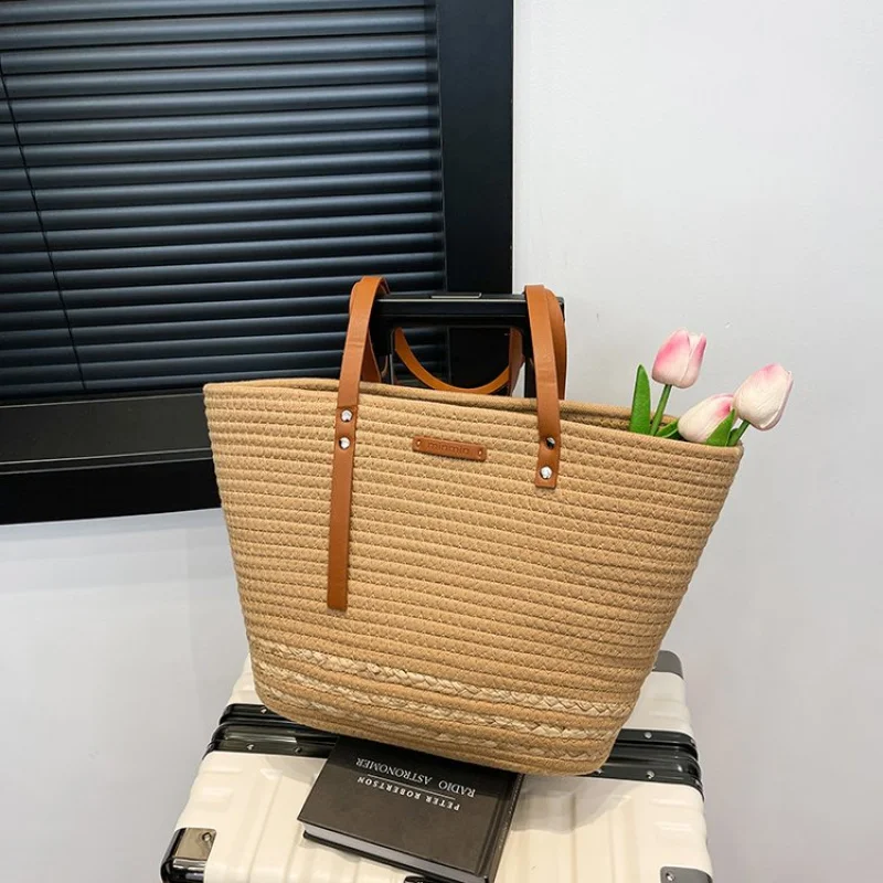 

Стильный винтажный кошелек-мессенджер с уникальным буквенным логотипом и кожаной отделкой, идеально подходящий для женщин и повседневных прогулок