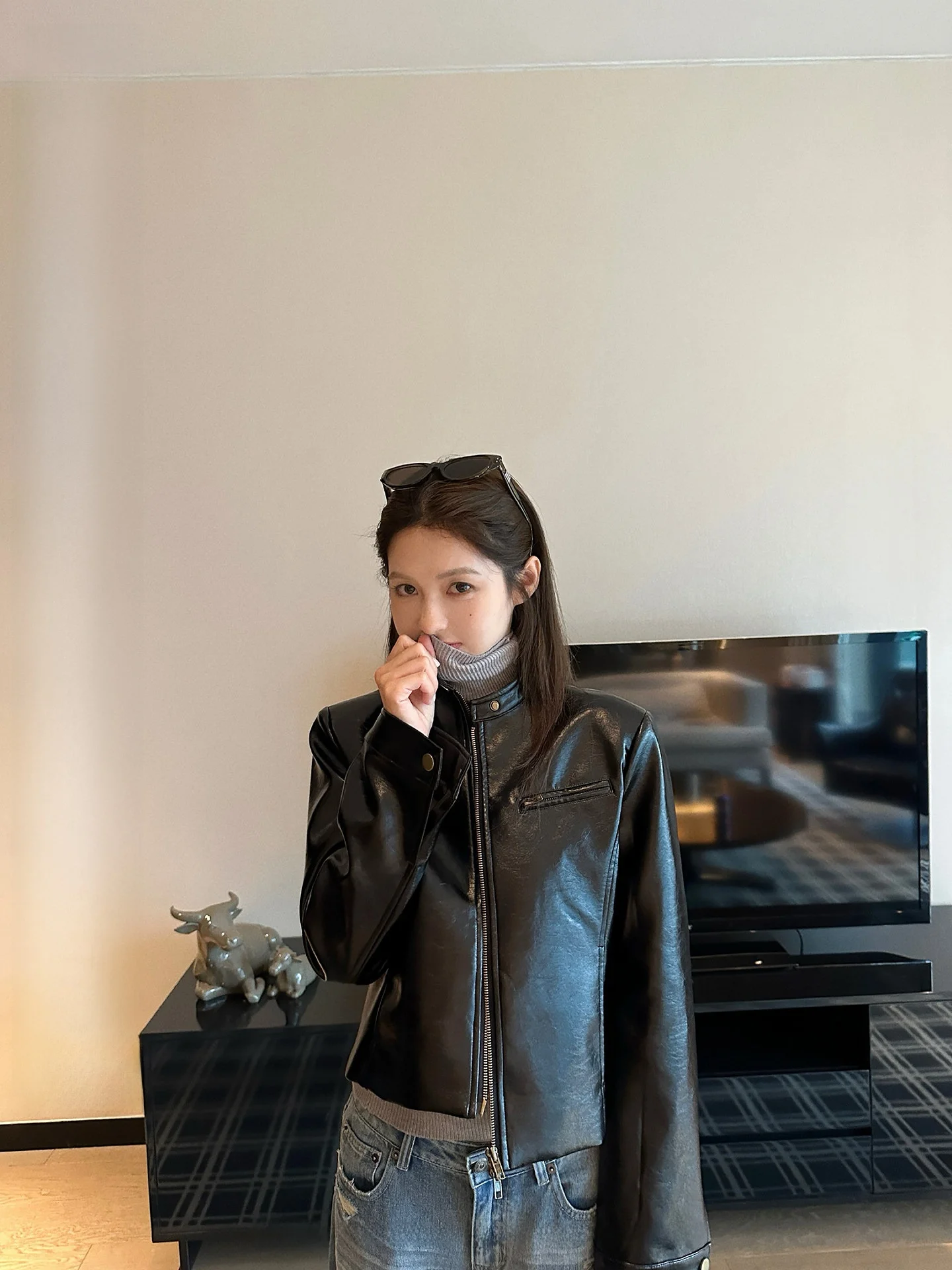 

NingSi Vintage Loose Fit Long Sleeve Zipper Jacket Women's Autumn New Style Black High Collar Leather Coat Upper Body