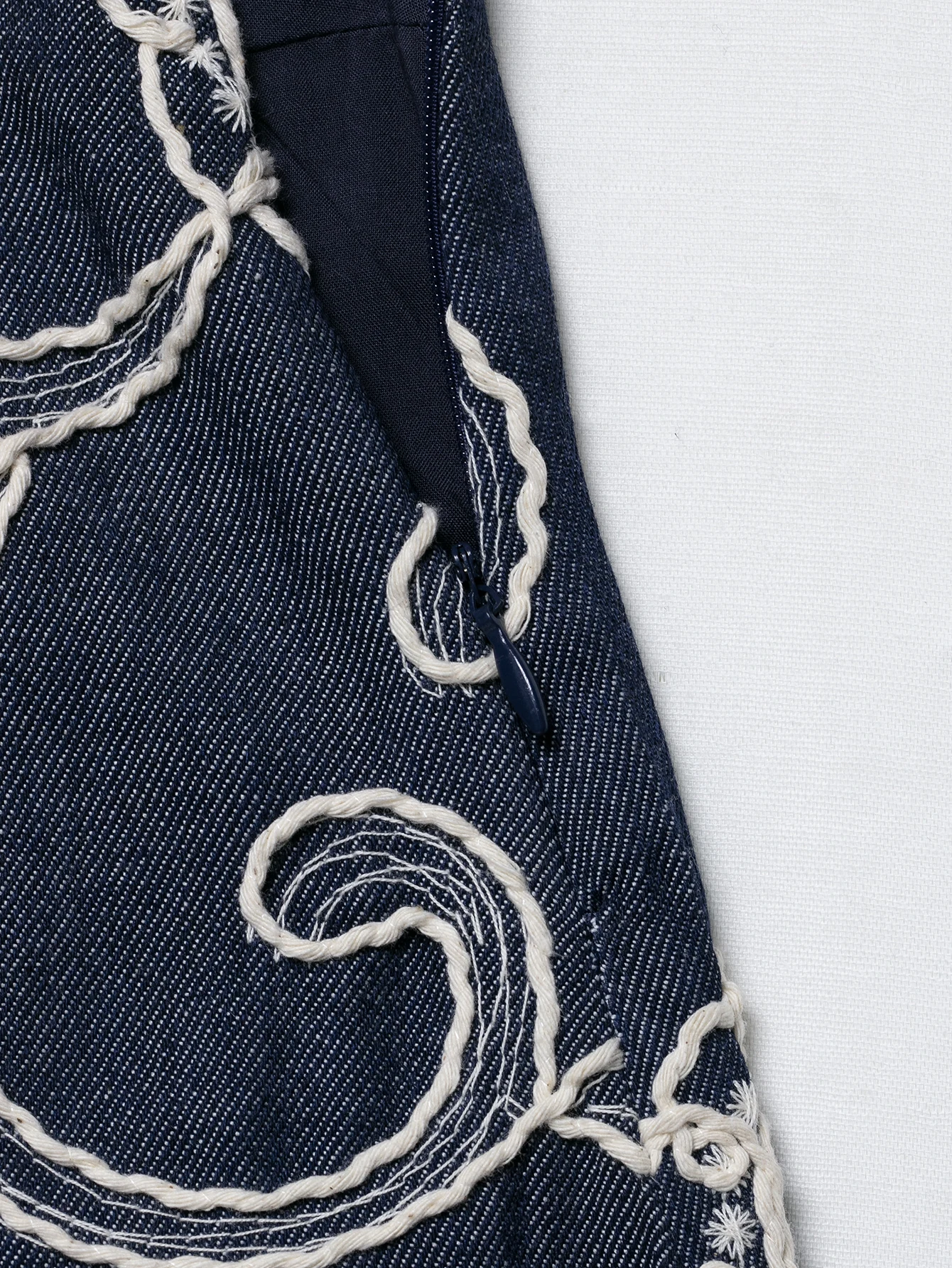 2025 ฤดูร้อนผลิตภัณฑ์ใหม่เสื้อผ้าผู้หญิงแฟชั่นสบายๆยุโรปและอเมริกาเย็บปักถักร้อยตกแต่งกระโปรงและกางเกง