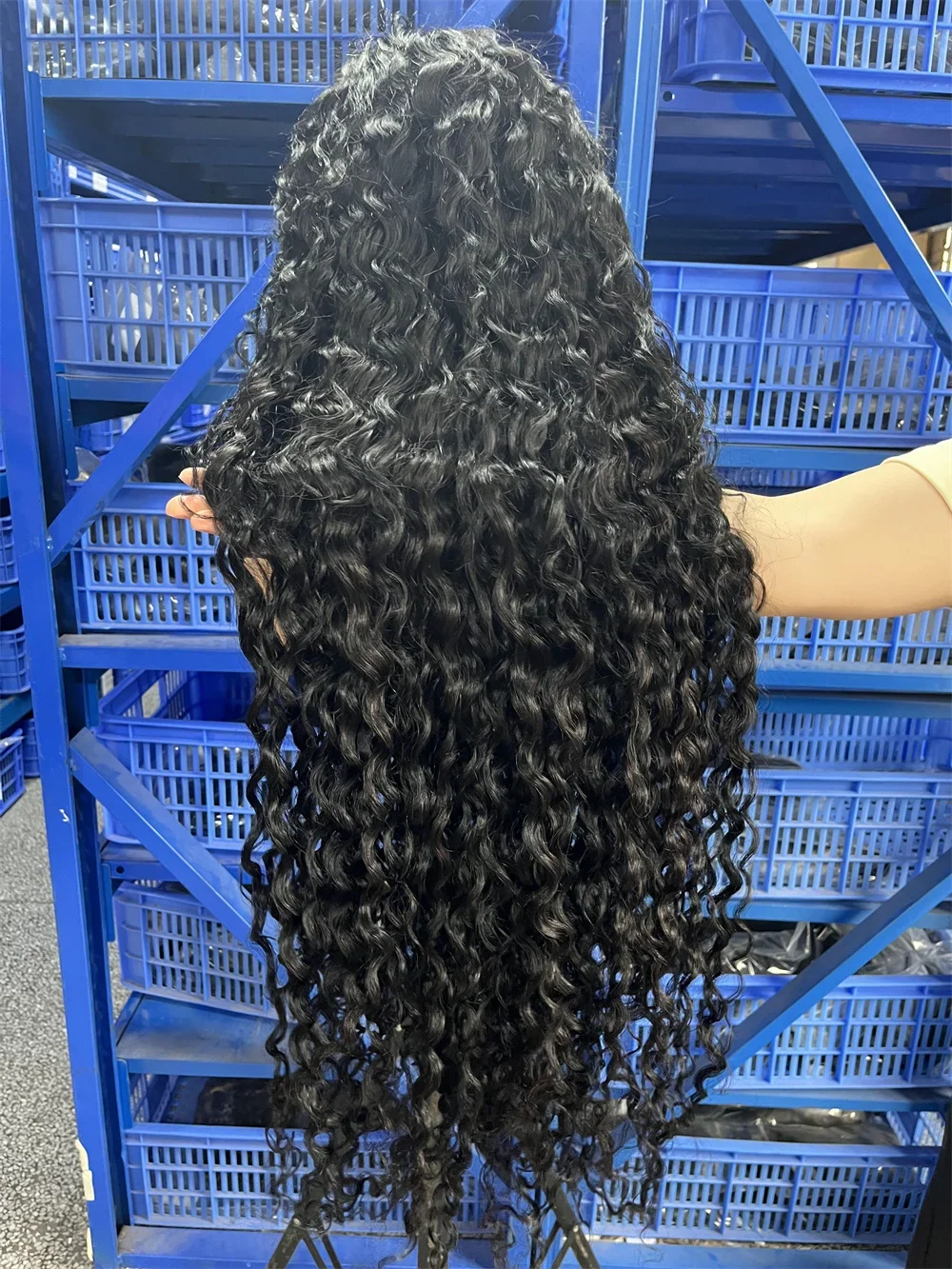250% vorgeschnittene Loose Deep Wave Frontal Perücken 7x5 13x4, kleberlose Echthaarperücke, sofort tragbar, 13x4 13x6 Water Curly HD Lace Front Perücken, vorgezupft, 30-36 Zoll, unbehandelte Echthaarperücken für Frauen, gebleichte Knoten, im Angebot. – Detail 2