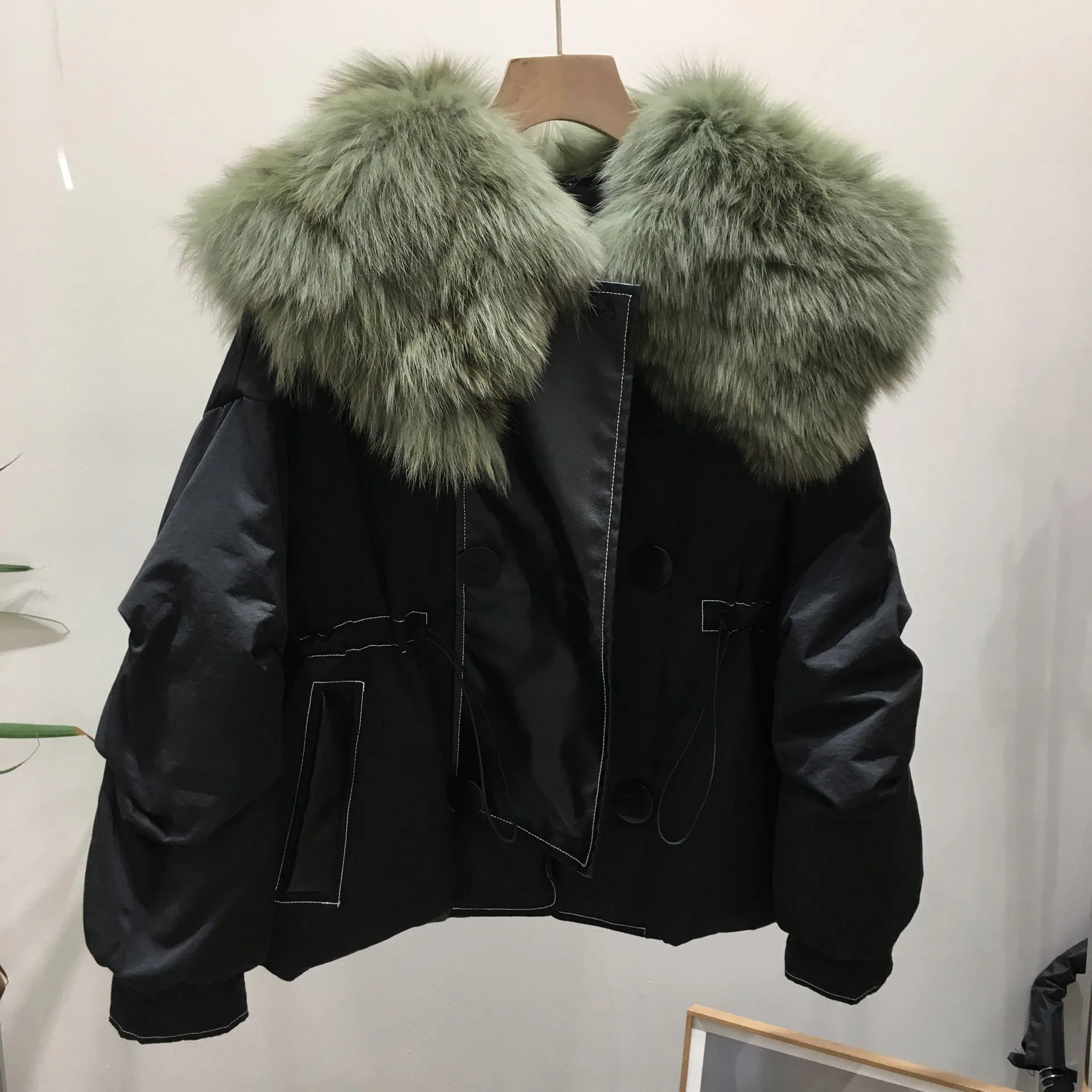 Women's Clothing Temperament large fur collar warm waisted short coatAutumn Winter New 0116