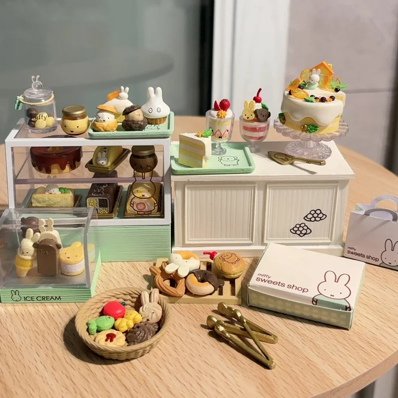 В наличии Официальный подлинный Re Ment Miffy Sweets Shop Слепая коробка Десертный торт Коллекционная миниатюрная сцена Модель Miffy Орнамент