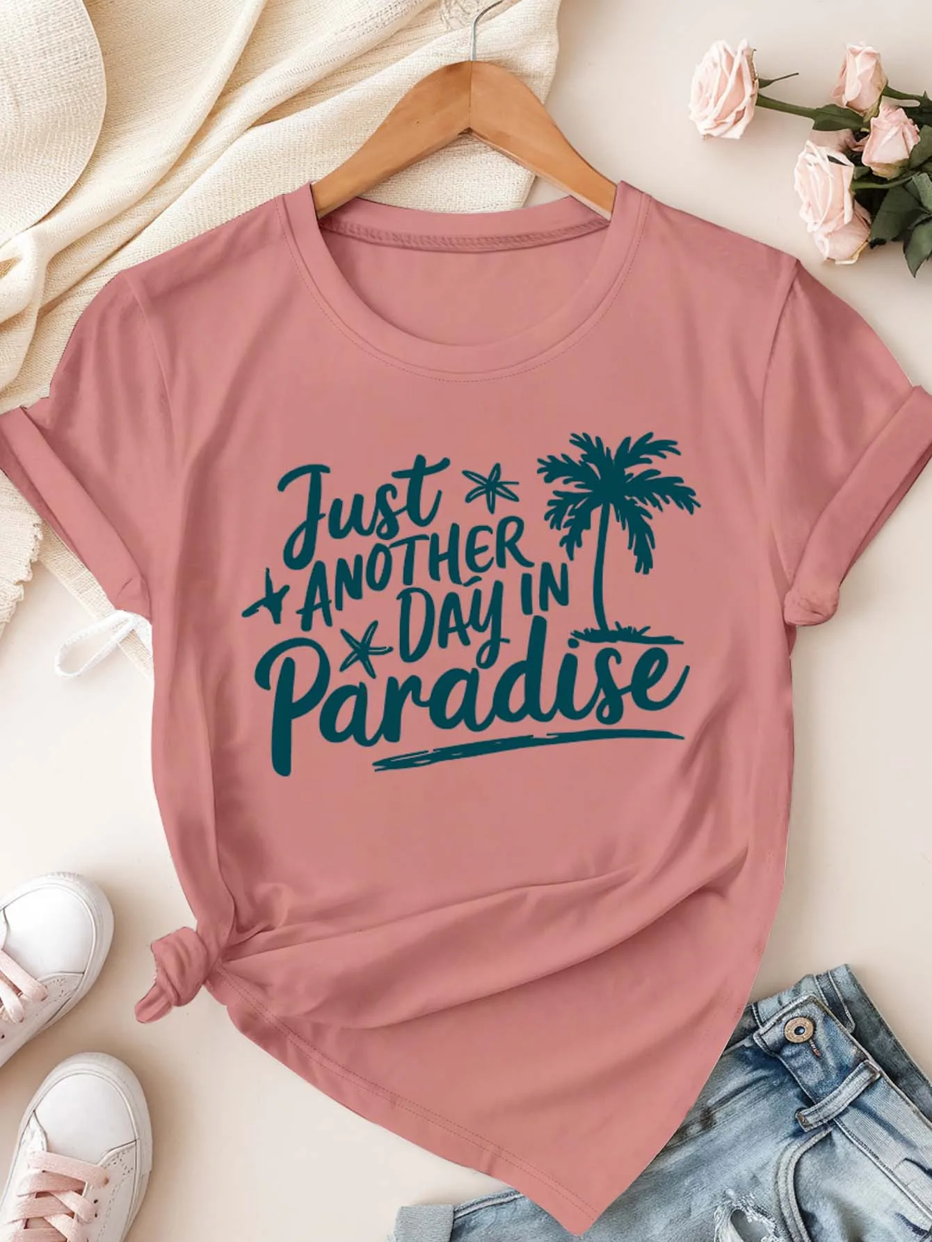 تي شيرت برسومات استوائية Just Another Day In Paradise مقاس كبير لباحث الأناقة المريحة