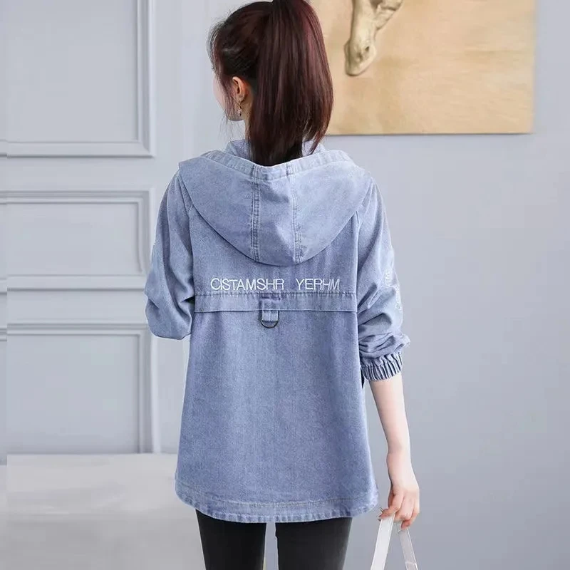 แจ็คเก็ตยีนส์สตรียาวฤดูใบไม้ผลิฤดูใบไม้ร่วงเกาหลีปักตัวอักษรอเนกประสงค์กางเกงยีนส์หญิงหลวมคลุมด้วยผ้าสบายๆคาวบอยท็อปส์