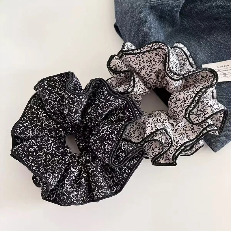 1pc retro black and white floral four-layer pleated bud large intestine hair ring, elegant temperament high ponytail hair rope