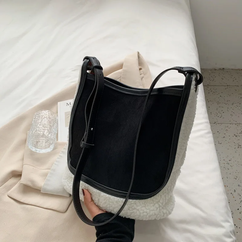 Borsa grande borsa a tracolla da donna di grande capacità 2023 nuova borsa a tracolla in lana di agnello autunno e inverno borsa a secchiello