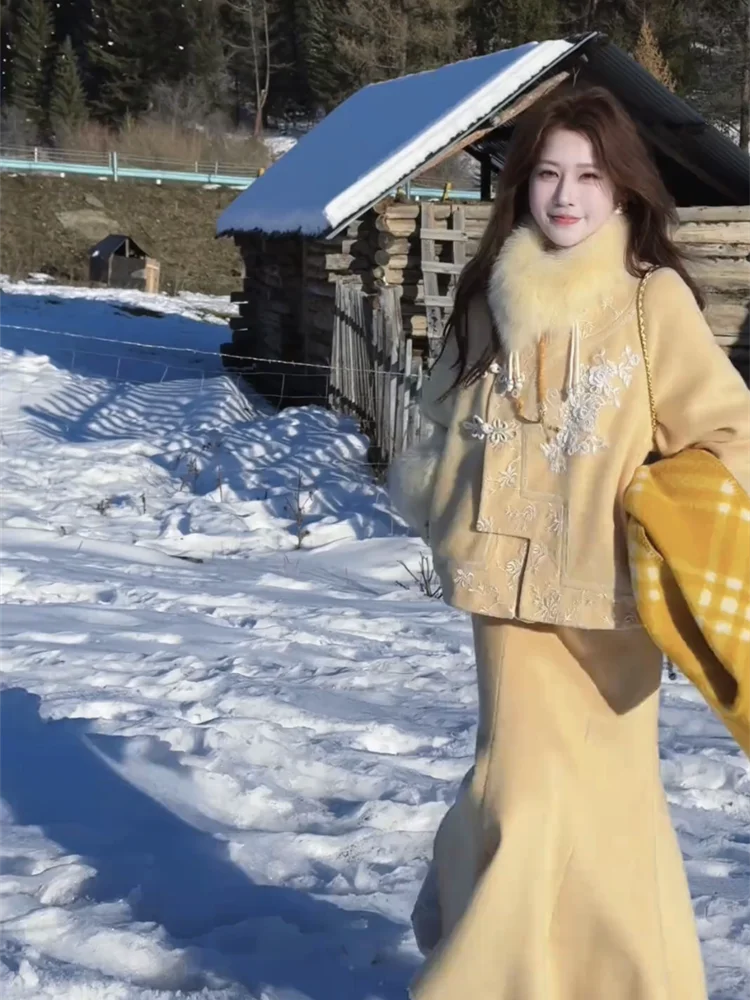 Fashion high-end 2025 new Chinese style elegant big fur collar embroidered jacket+half skirt two piece set for women