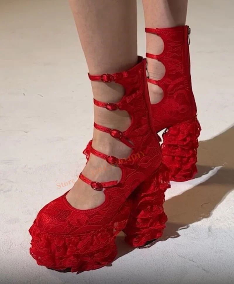 مضخة دانتيل مكشكشة بكعب عالٍ مكتنز باللون الأسود مع أشرطة بإبزيم للكاحل تصميم مجوف للنساء أحذية بكعب عالي