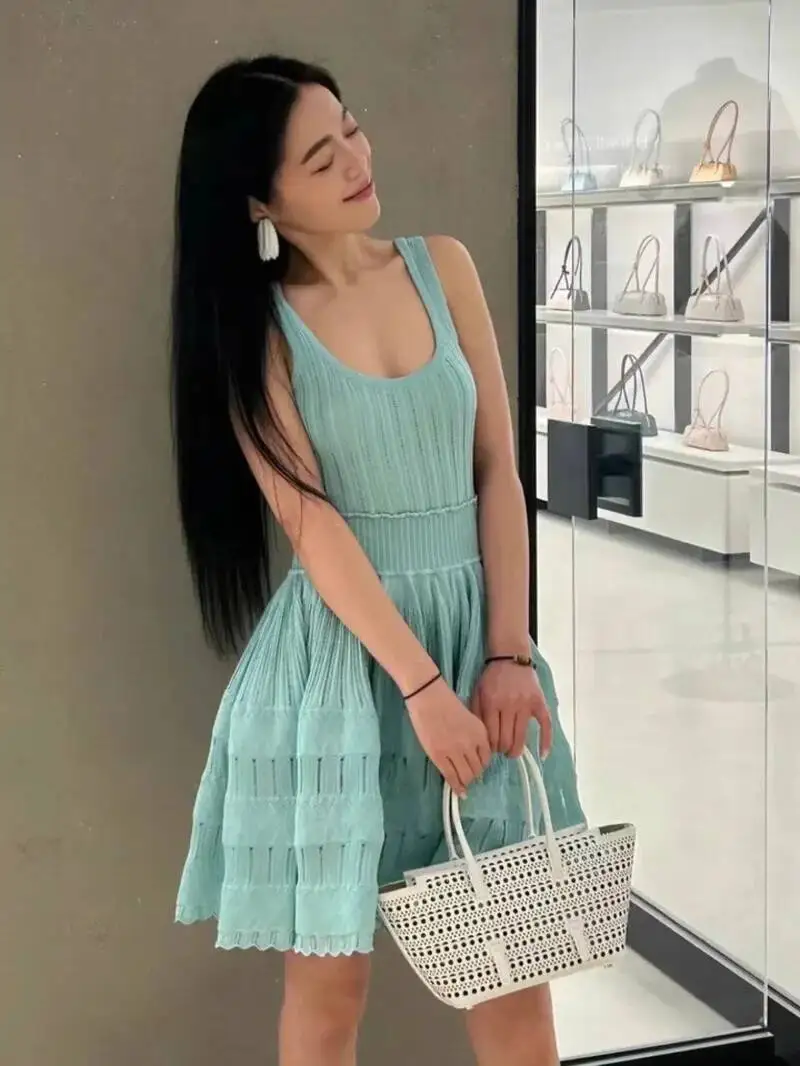 Hochwertiges neues kurzes Kleid für Damen, Sommerkleid im französischen Stil, exquisites Design, Nischenkleid mit ärmelloser Weste und Nähten, süßes Kleid PNW7