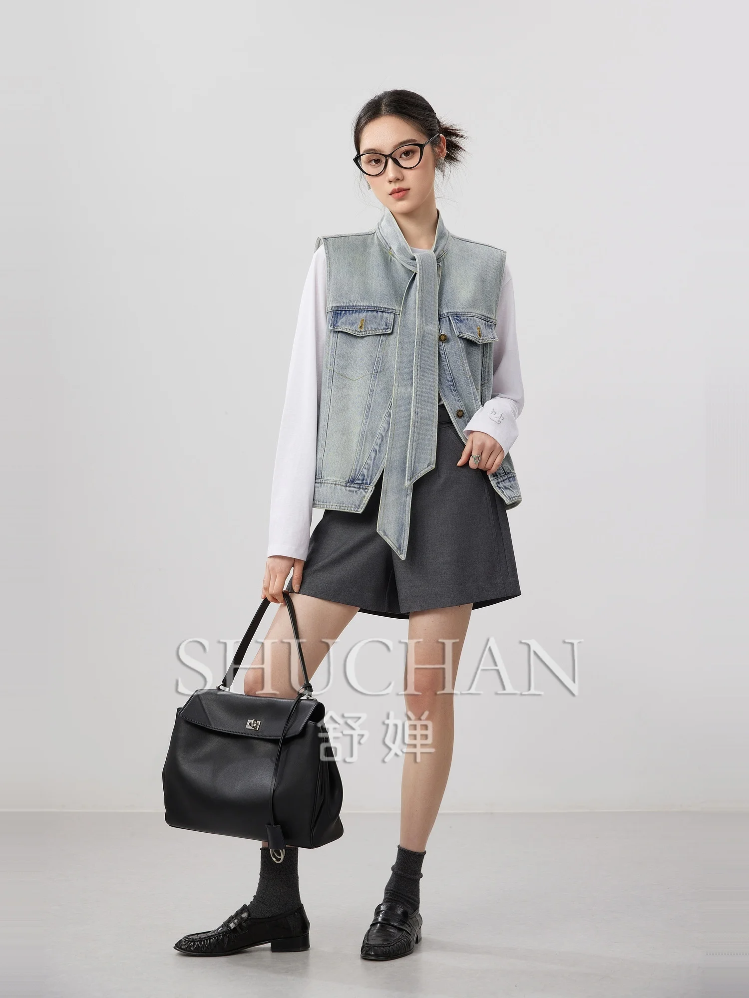 

[New Denim] Stylish niche streamer stand-up collar scissors hem padded shoulder wide shoulder denim vest 25 summer