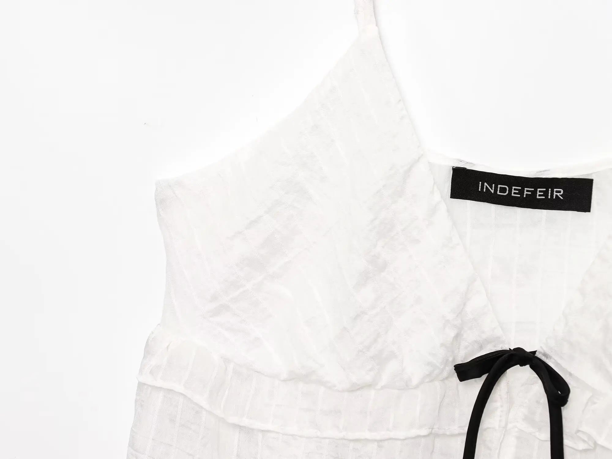 بلايز نسائية صيف 2025 جديد غير تقليدي سليم الخامس الرقبة الطبقات بروتيل القمم المرأة الشارع بلوزات على الموضة #6