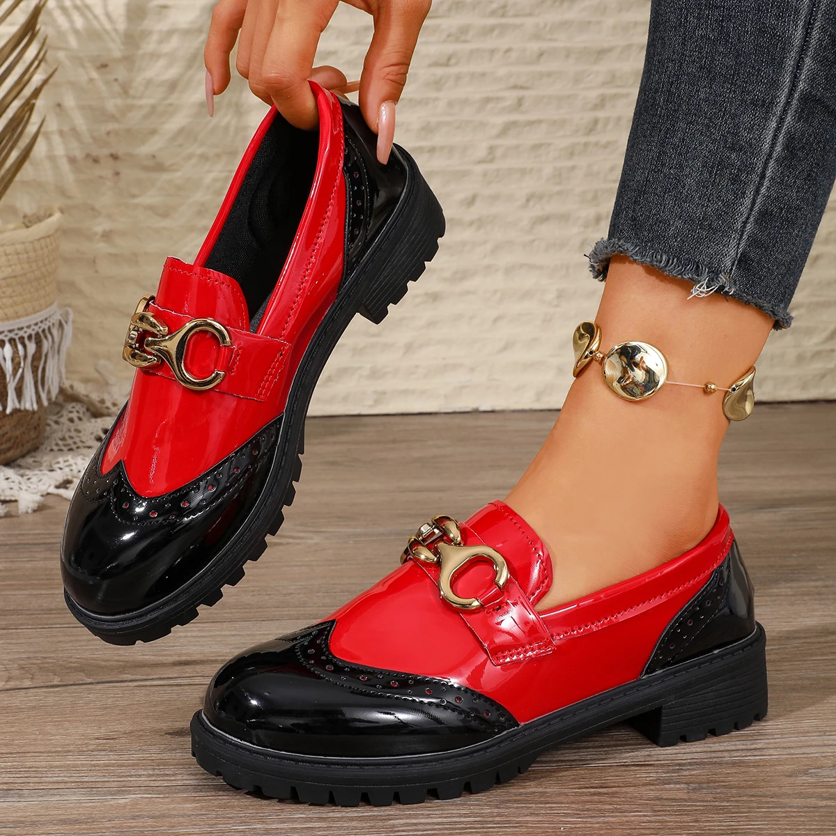 2026 Spring and Autumn New Color Matching Design Non-slip Lok Fu Shoes Women's Fashion Metal Chain Decorative Casual Shoes
