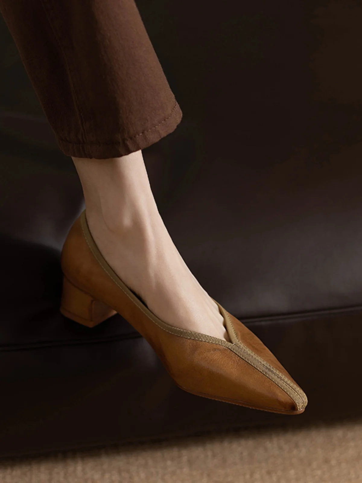 Retro High Heels Women's Spring Autumn New Style Genuine Leather Slip-On Thick Medium Heel Soft Leather V-Notch Pointed Toe S...