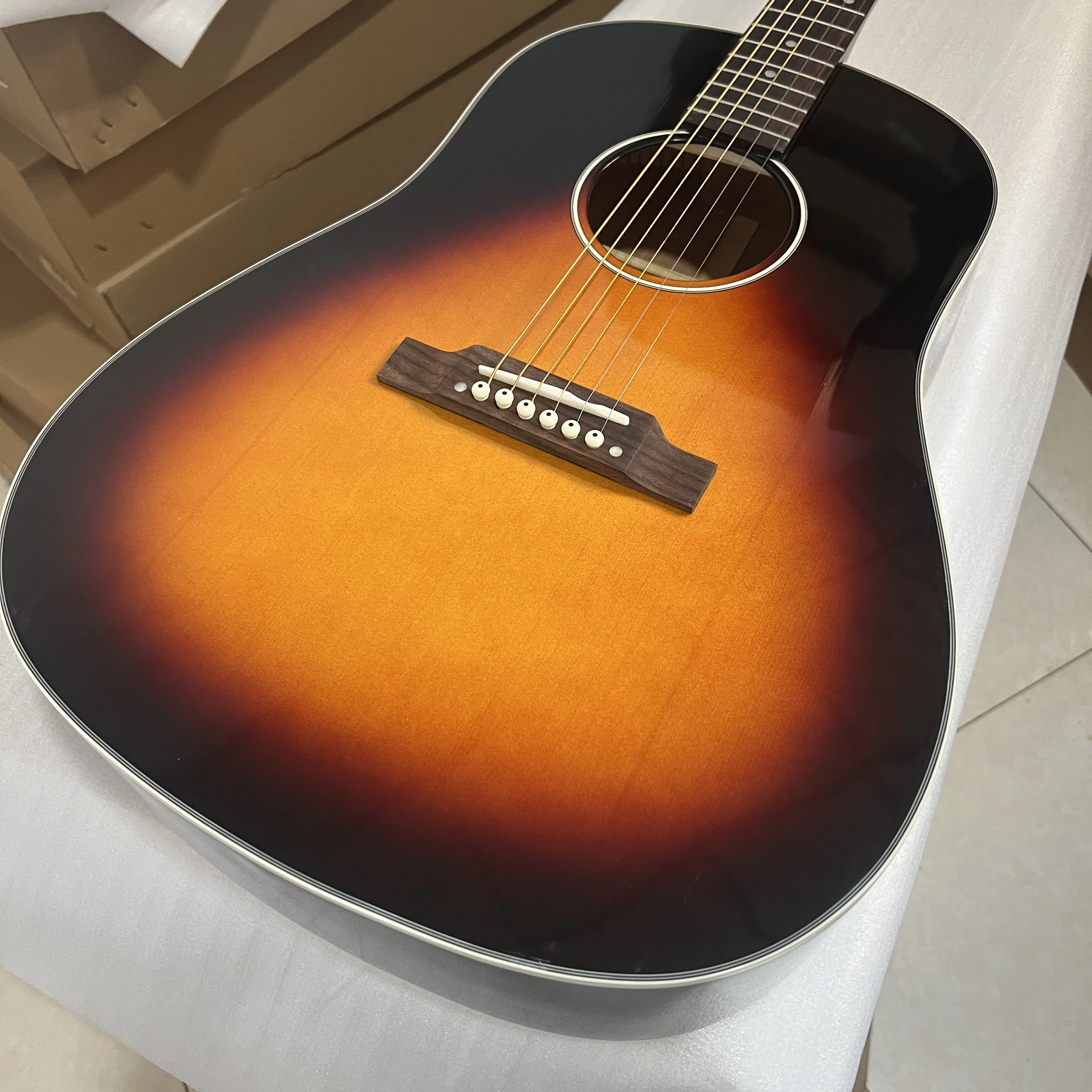 Guitare acoustique de la série J45, produit de qualité, table massive, ton chaud, 41 pouces, peinture brillante, fabrication artisanale, livraison gratuite