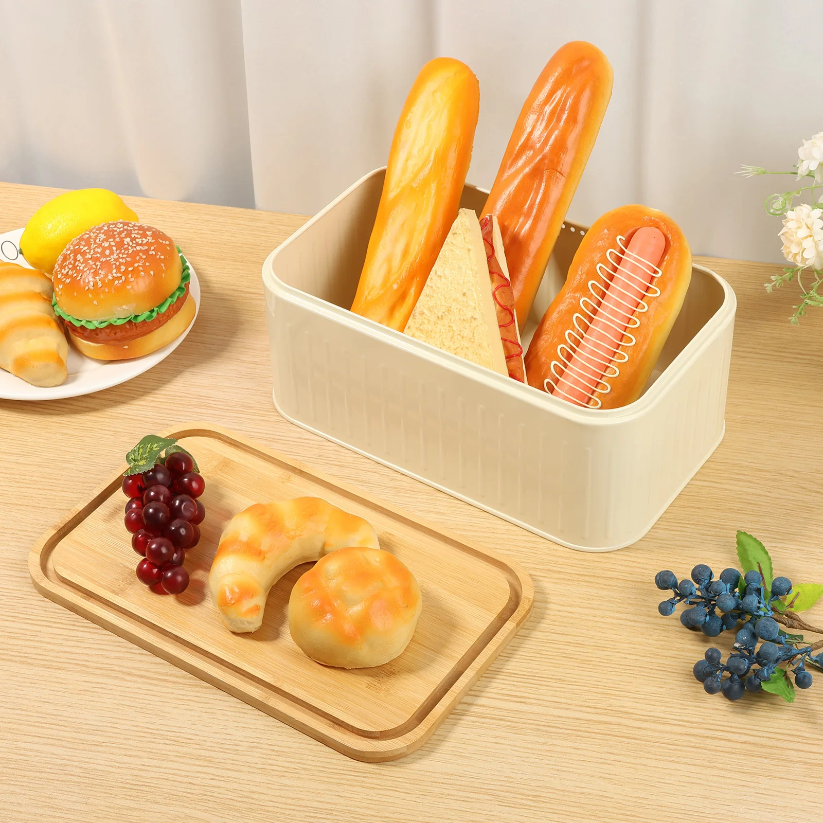 Metalowa chlebakówka z otworam – Food Storage Vault recenzja i cena