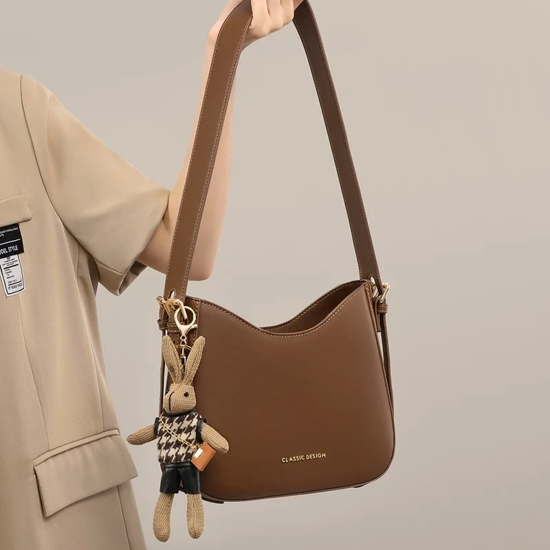 Autumn Winter Women's Leather Crossbody Bag Spacious, Versatile Commuter Shoulder Bag Saddle Bag