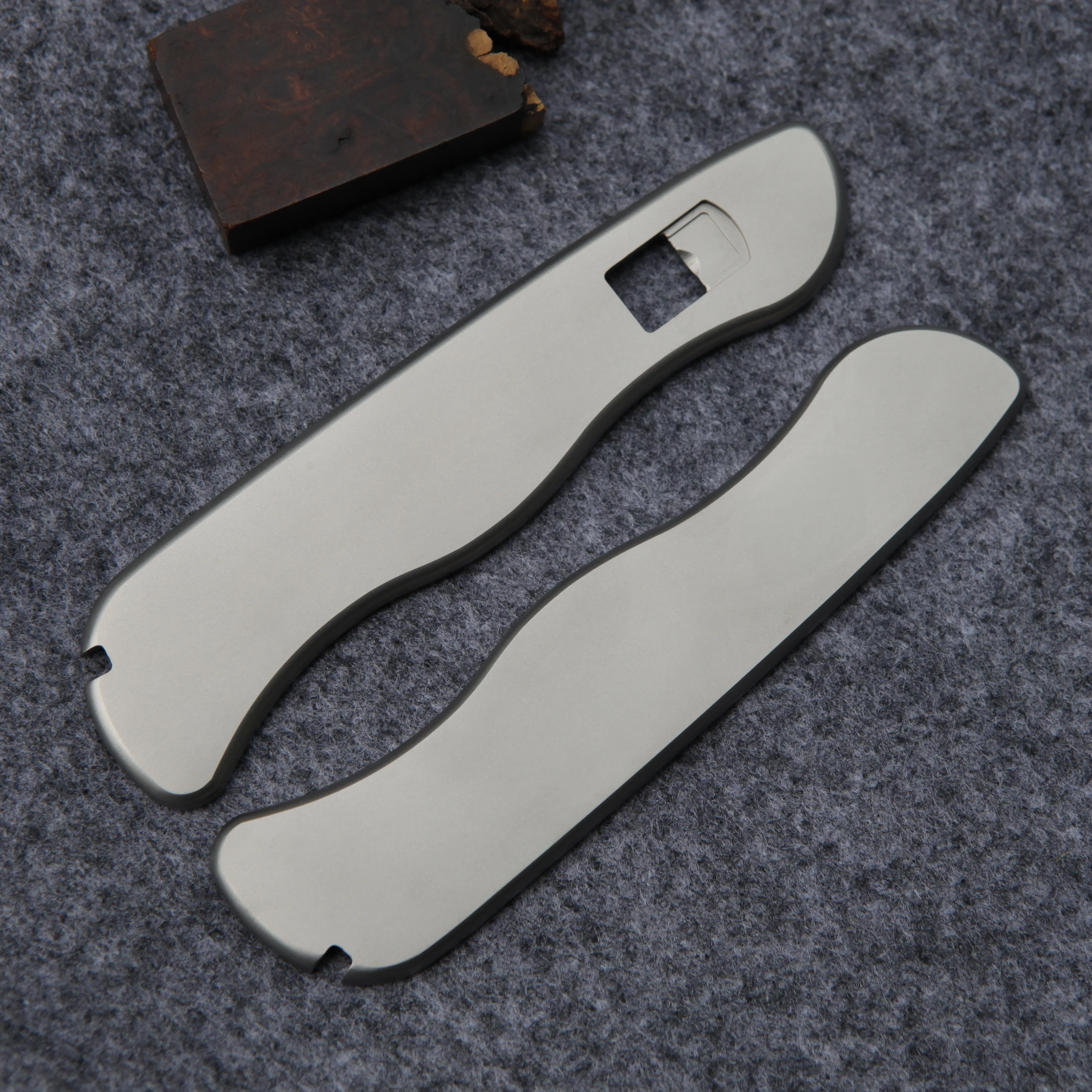 1pair 4types Titanium alloy handle scales patches suitable for the 111MM Victorinox Swiss Army Knife （Excluding knives）