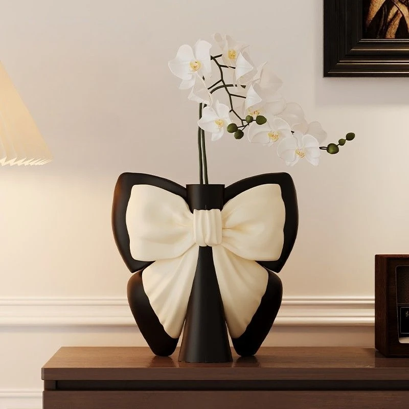 

Mid-Century Creative Butterfly Vase French Luxury Decor for Living Room Entrance Desktop Ornament