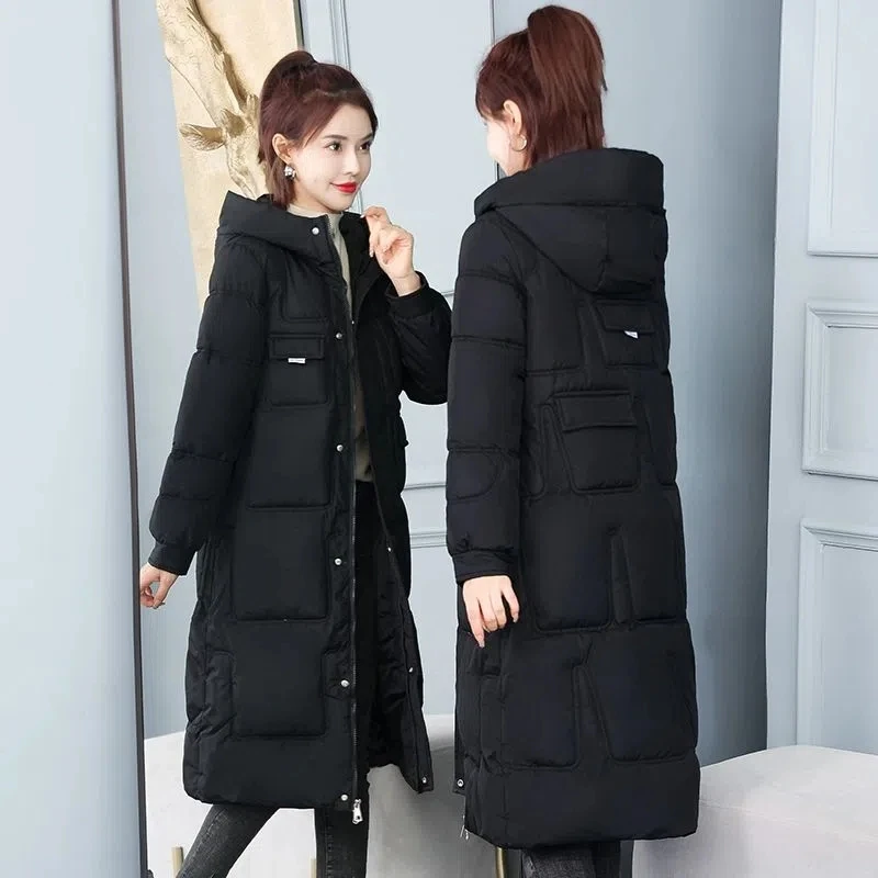 Piumino in cotone da donna 2025 inverno nuova moda allentato casual versatile cappotto imbottito femminile spesso con cappuccio lungo sopra il ginocchio Parka