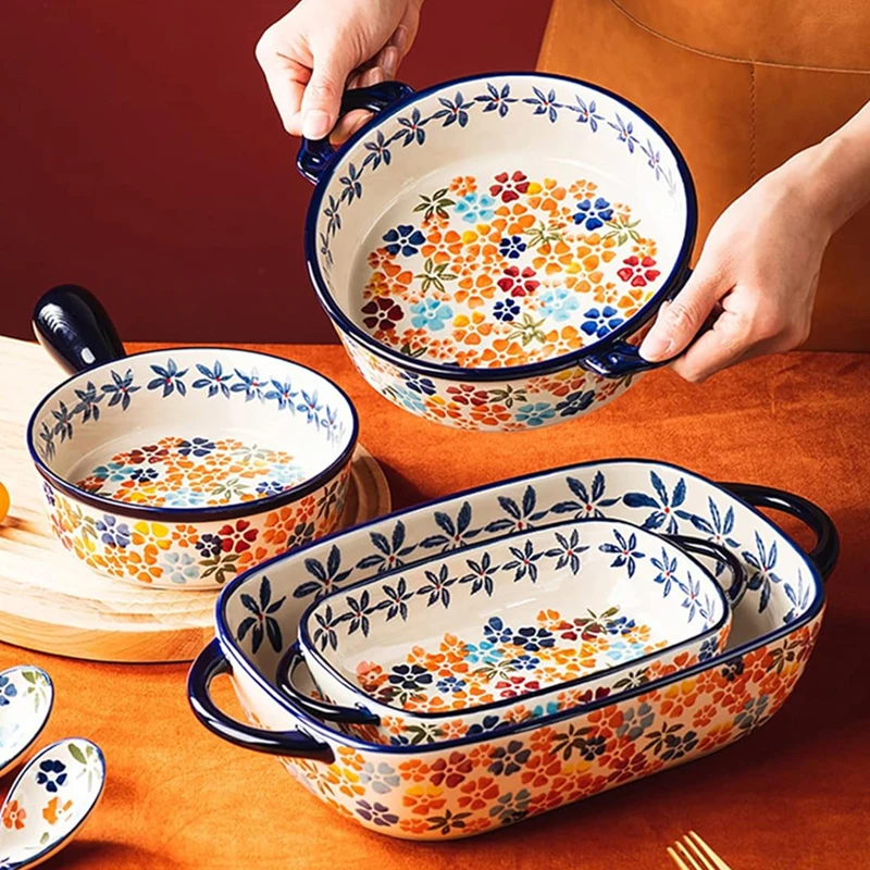 

Керамическая посуда для выпечки с ручками, пригодная для использования в духовке как сервировочные миски и формы для выпечки.