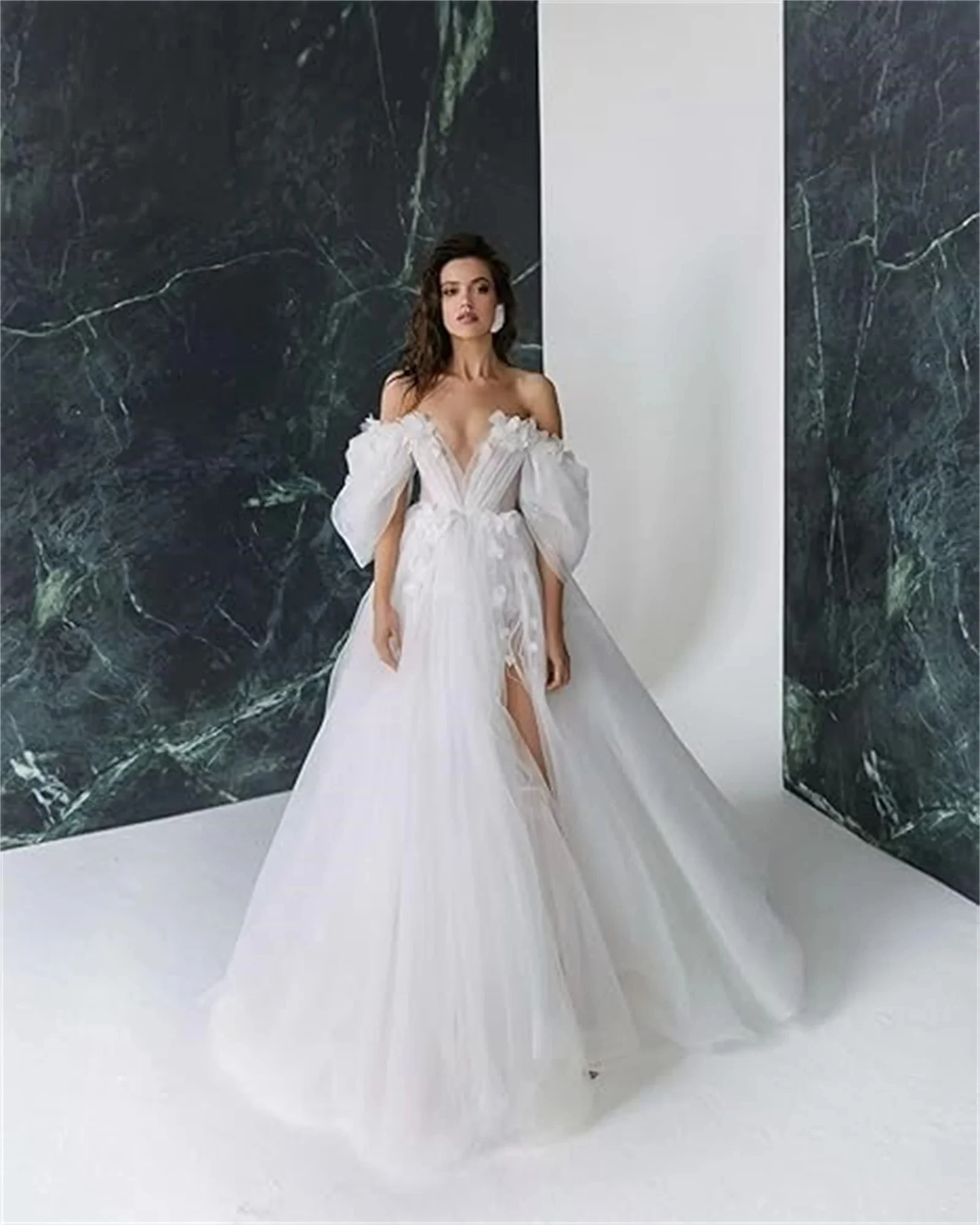 Abiti da sposa Boho con spalle scoperte e fiori per la sposa Abito da sposa lungo bianco in tulle