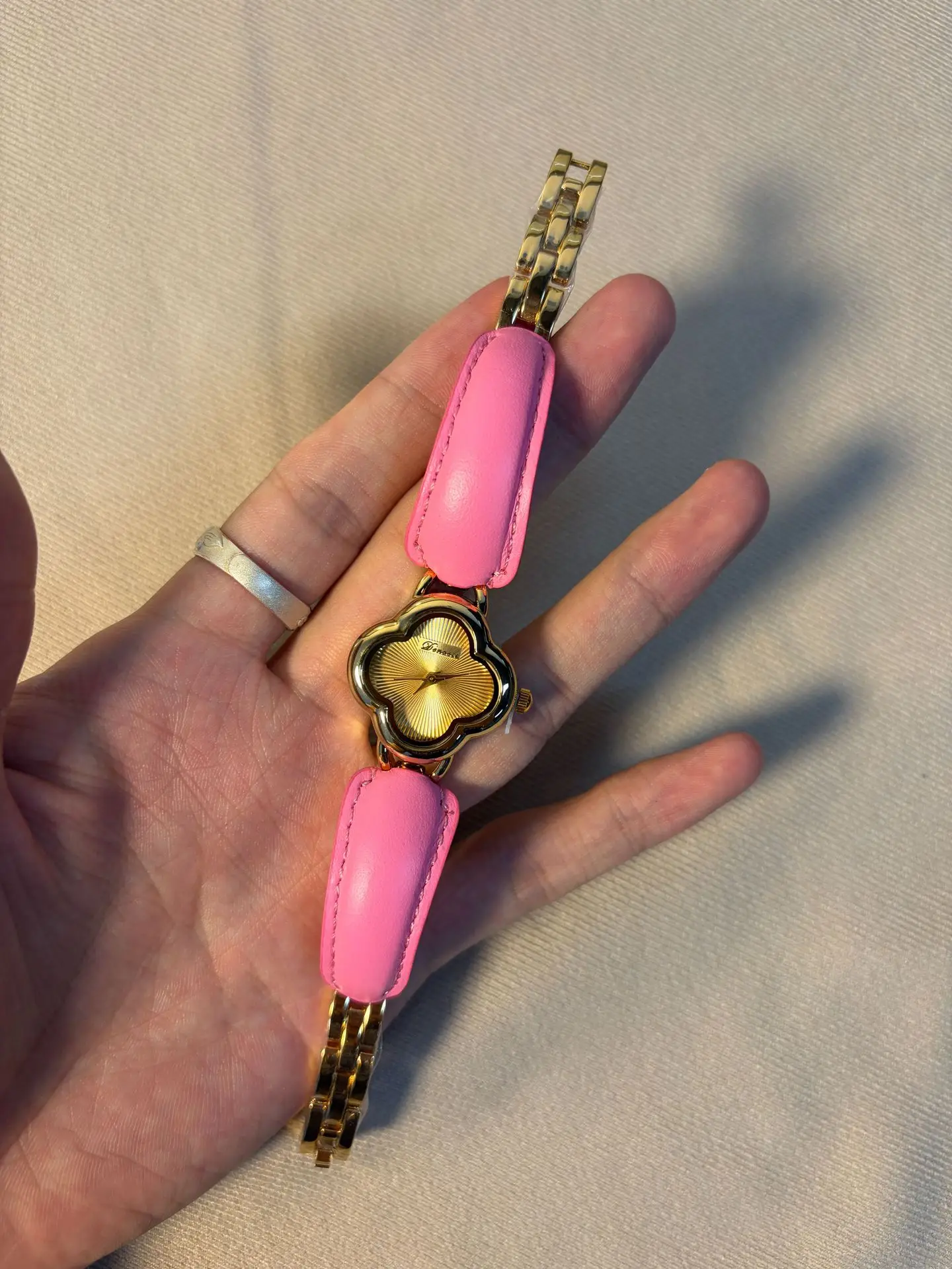 Four Leaf Clover Bracelet Watch Belt Bracelet Style Women's Watch Flower Dial Fashion Creative High end