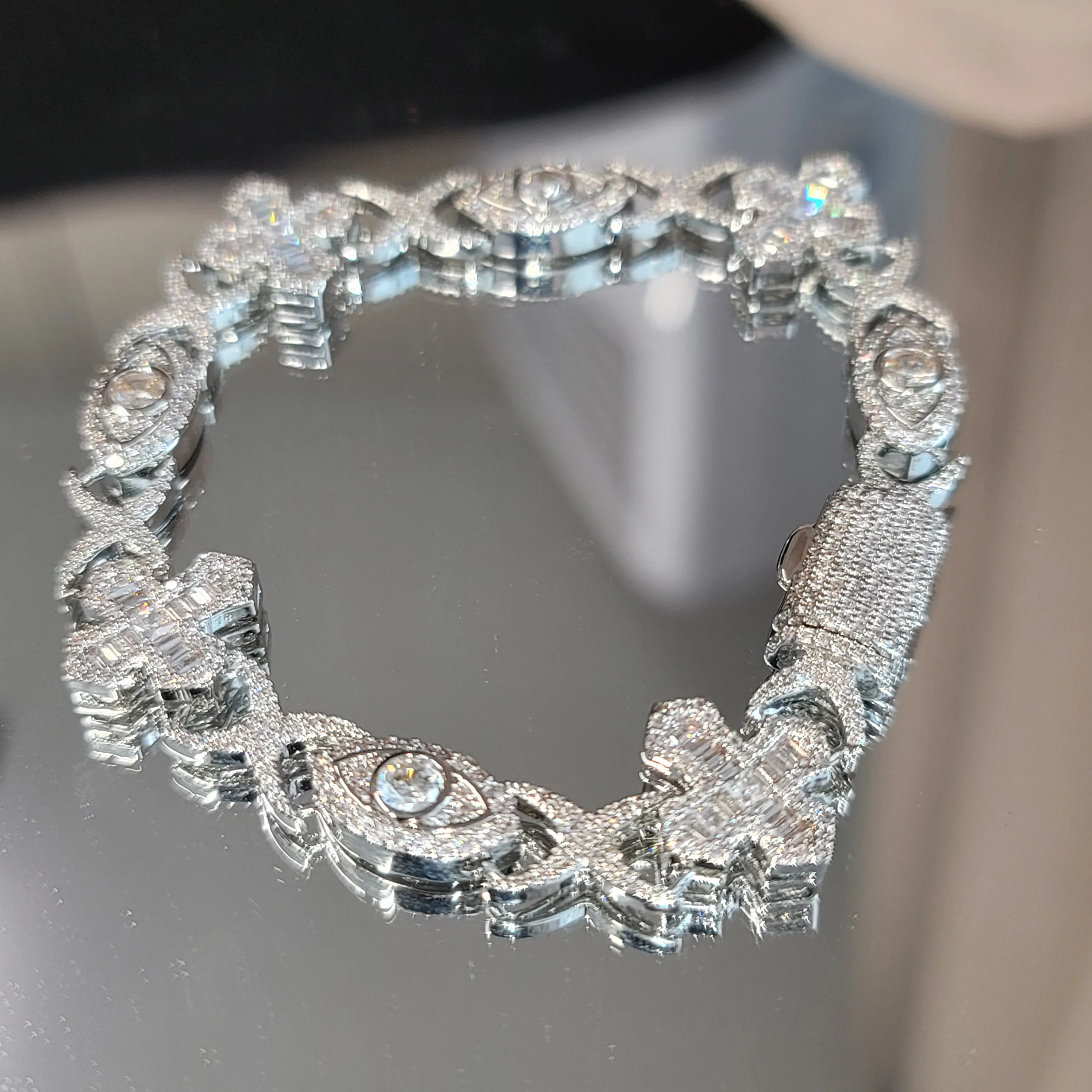 bracciale-alla-moda-con-croce-e-occhi-di-zirconi-grandi-ghiacciati-fascino-premium-catena-a-maglie-infinite-regali-di-compleanno-per-lui-i-suoi-accessori