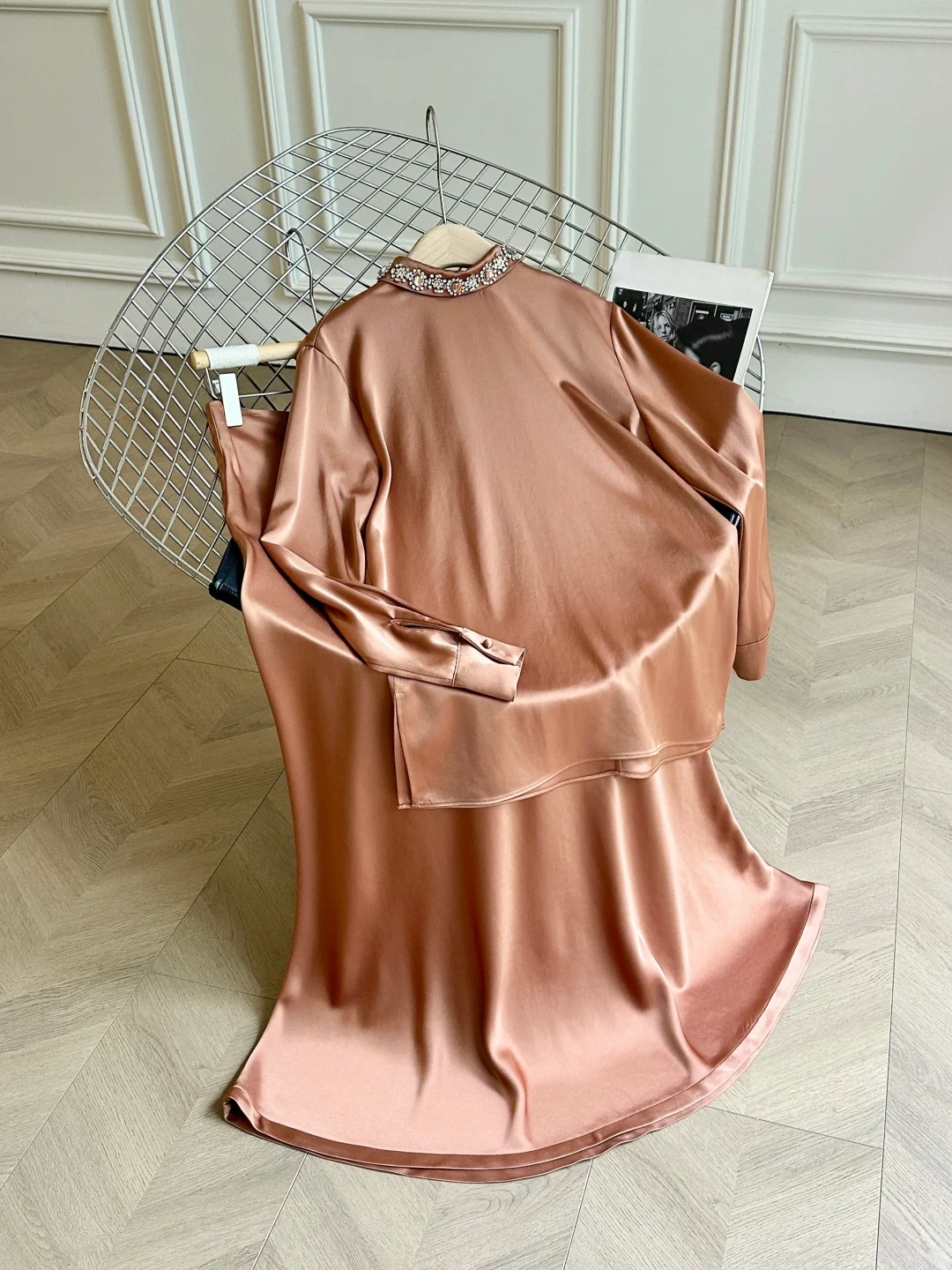Luxurious Brown Crystal Collar Shirt Set Women Handcrafted Rhinestone Embellished Loose Silhouette Two-Piece Suit