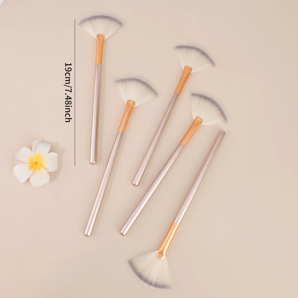 New Practical Facial Brushes Fan Makeup Brushes Soft Portable Mask Brushes Cosmetic Tools for Ladies Girls Nail Charm Beaut
