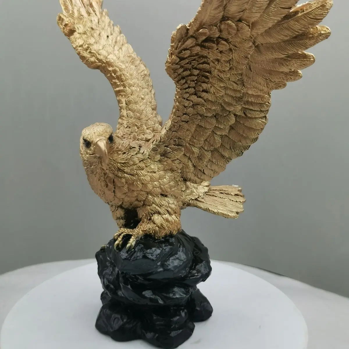 

High end living room desktop home eagle retro ornaments