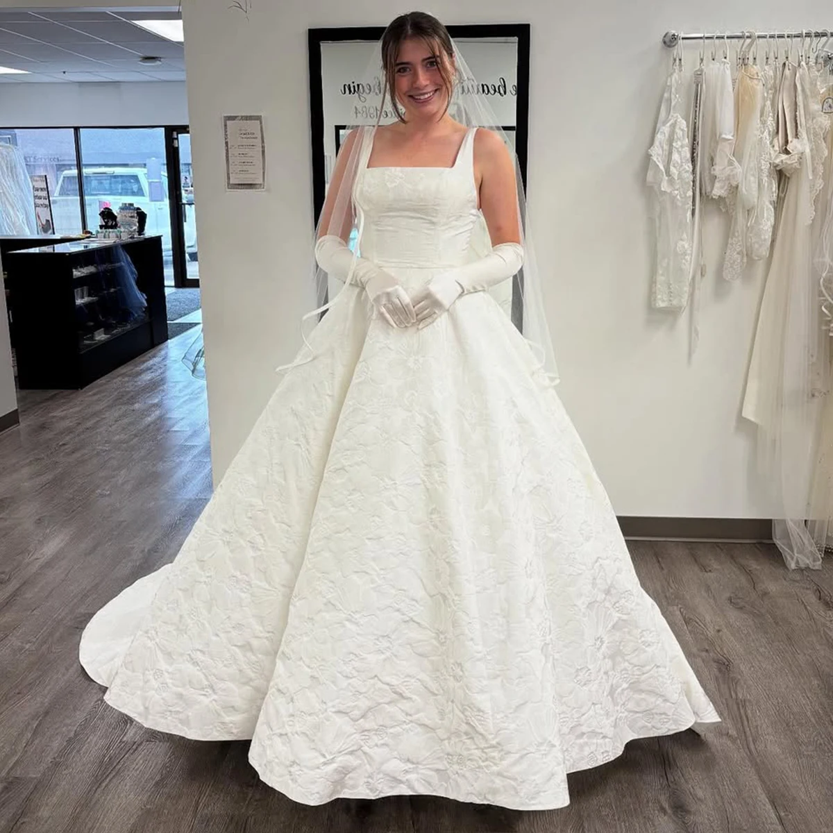 

Elegant Square Collar Floral Lace Wedding Dresses Long A Line Ball Gown With Train Backless Puffy Bridal Gown For Bride