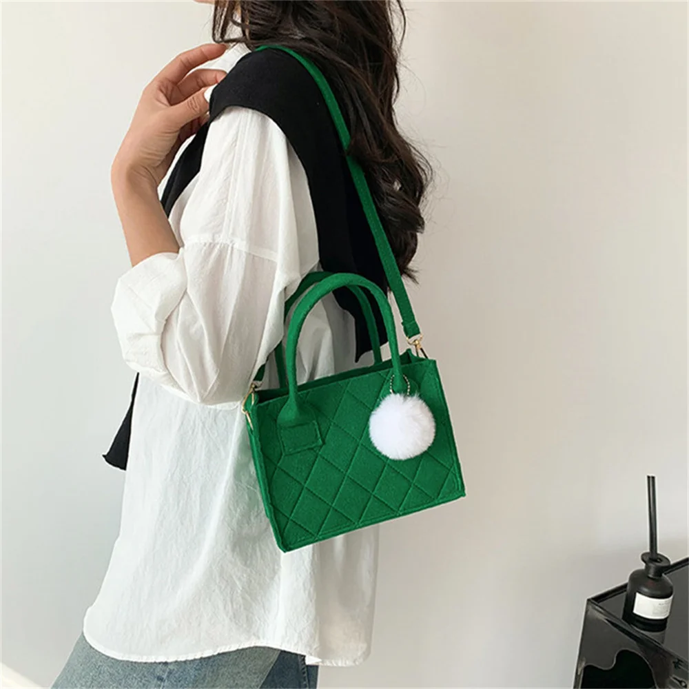 Vrouwen Kleine Vierkante Tas 2023 Nieuwe Eenvoudige En Veelzijdige Casual Handtas Mode Populaire Vilt Oneshoulder Messenger Bag